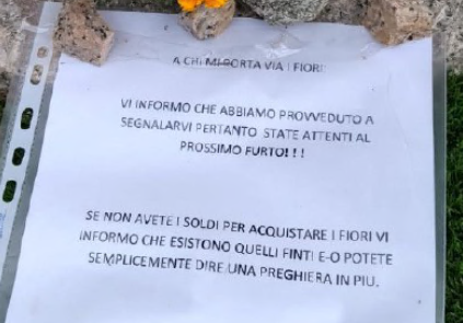«Basta rubare i fiori dalle tombe, piuttosto pregate di più»