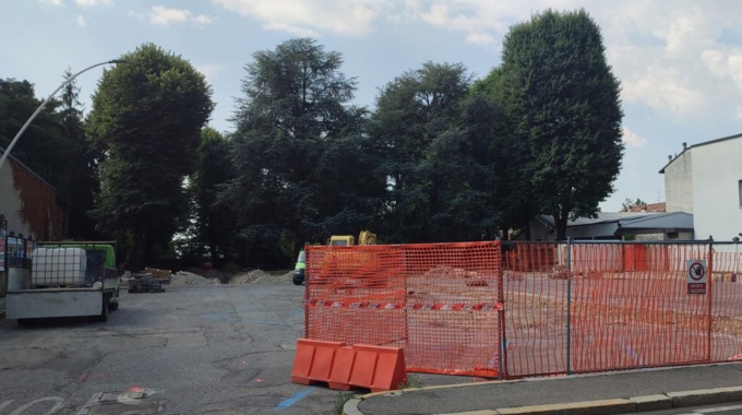 Parcheggio chiuso per i lavori, esercenti arrabbiati