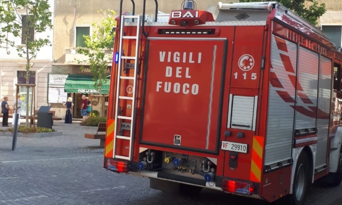Principio d’incendio in un centro estetico: arrivano i pompieri