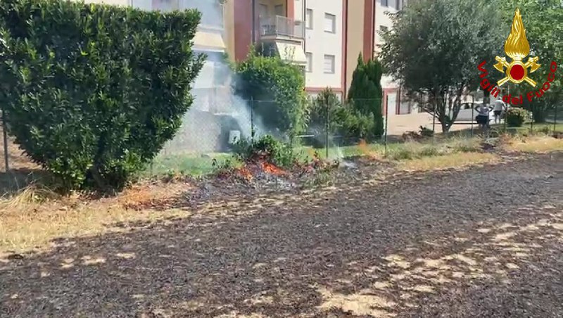 Bernareggio Villanova incendio rogo campi