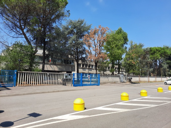 Davanti alla scuola “isole verdi” anti  allagamenti