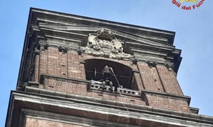 Drone resta incastrato sul Duomo