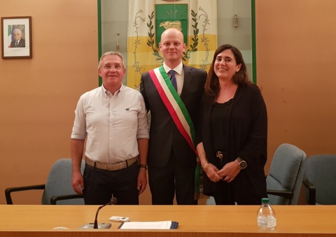 Tagli volontari agli stipendi e cavilli burocratici: la Giunta di Correzzana è la più “povera” d’Italia