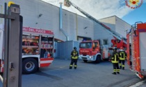 Principio di incendio in un capannone