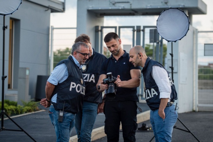 L’attività della Polizia di Stato in 12 scatti: arriva il calendario 2023