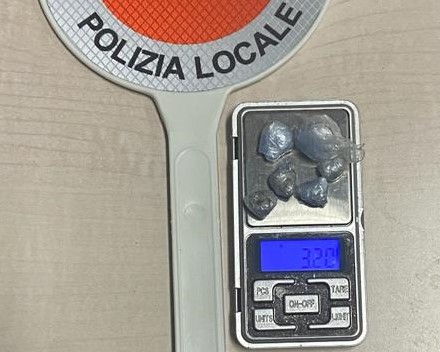 Scoperta cocaina nel parco in centro città