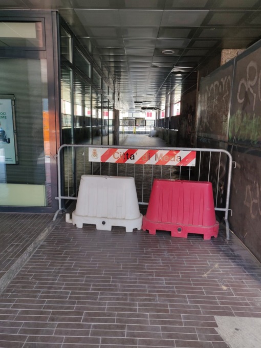 Dopo il caso dei ragazzini sul tetto, chiusi i portici del Palavetro