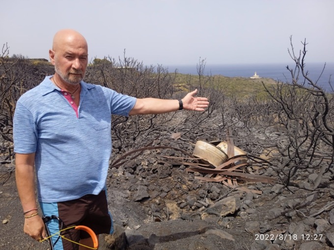 In vacanza a Pantelleria circondati dalle fiamme