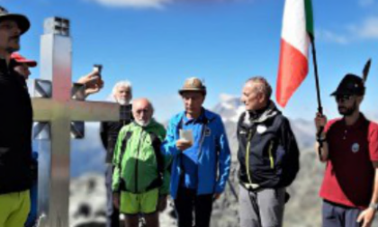 Alpini, «150 cime» per 150 anni: le Penne nere in vetta alle Forbici