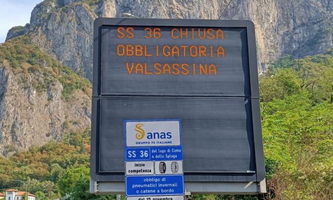 Caduta massi sulla Valassina, lunghe code e traffico in tilt