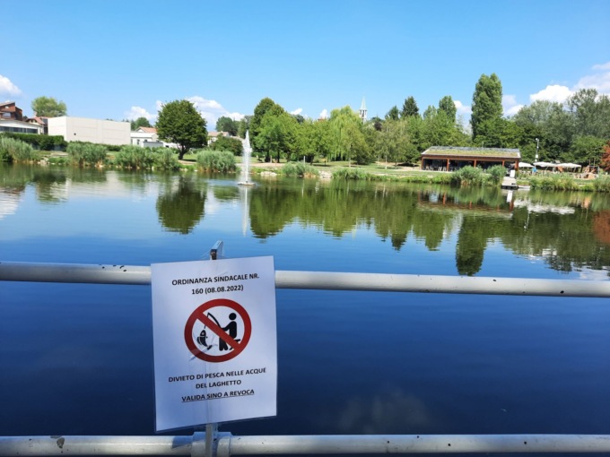 Divieto di pesca nel laghetto dopo l’anomala  moria di pesci