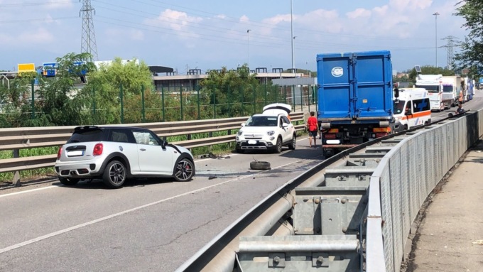 Incidente a Trezzo, lunghe code verso la A4