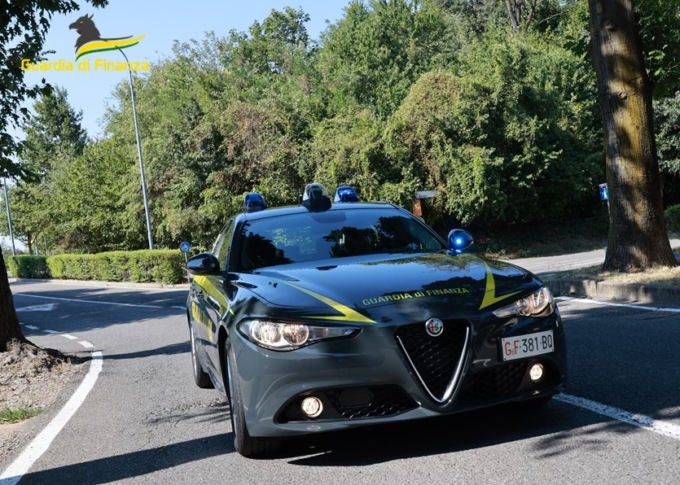 Vasta operazione della Guardia di Finanza: misure cautelari per 12 soggetti