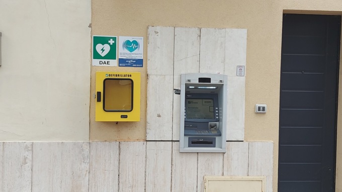 Rubato il defibrillatore donato da Croce Bianca