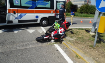 Rovinosa caduta dalla moto: 39enne trasportato al San Raffaele