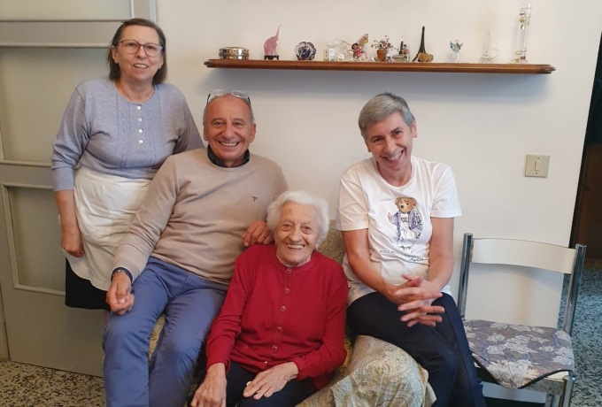 Sopravvissuta alla guerra e al tifo, nonna Anita spegne cento candeline