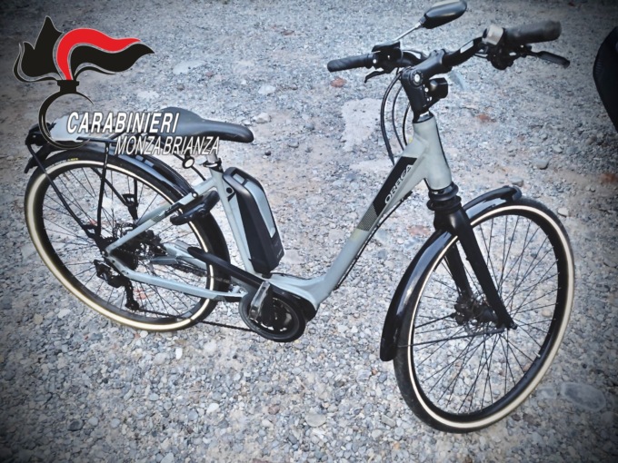 Besana, scantinato pieno di oggetti rubati scoperto grazie al gps di una bicicletta