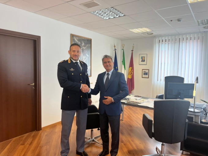 Il Questore dà il benvenuto al Commissario Capo Alessandro Barone