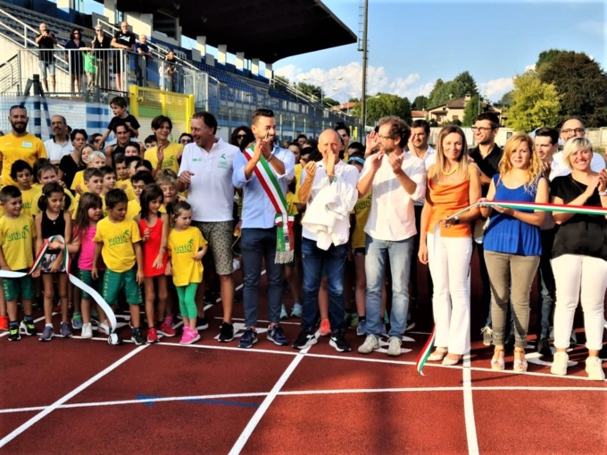 Carate, giro di corsa per il battesimo della nuova pista di atletica