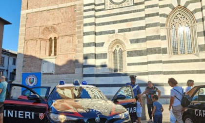 In piazza Duomo l'esposizione dei mezzi dell'Arma dei Carabinieri