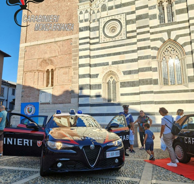 In piazza Duomo l’esposizione dei mezzi dell’Arma dei Carabinieri