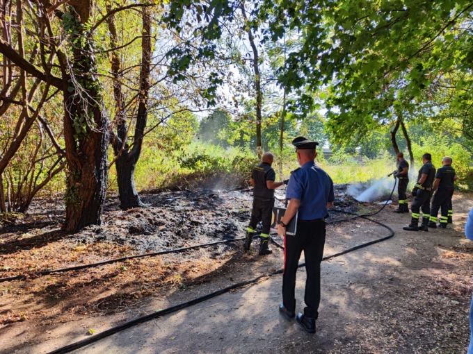 Fiamme al Parco Porada, intervengono i Vigili del fuoco