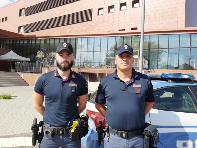 Neonata abbandonata: la commozione degli agenti della Polizia di Stato