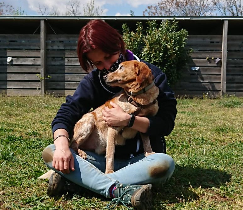 Silvia con cane del canile-01-fb (1)