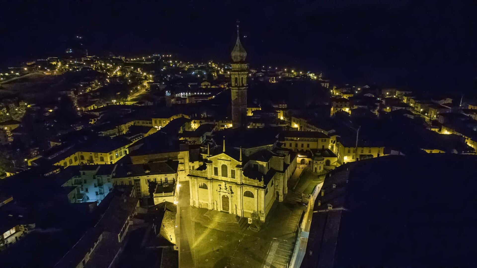 Visione notturna del borgo di Gandino