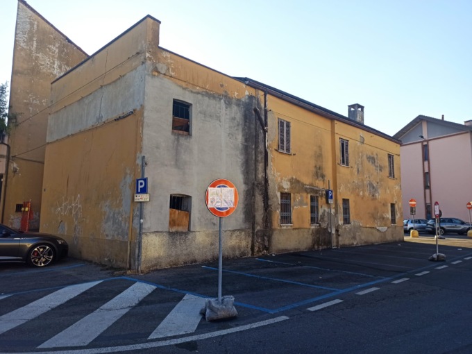 Addio al vecchio rudere: l’ex mobilificio lascia spazio al residenziale