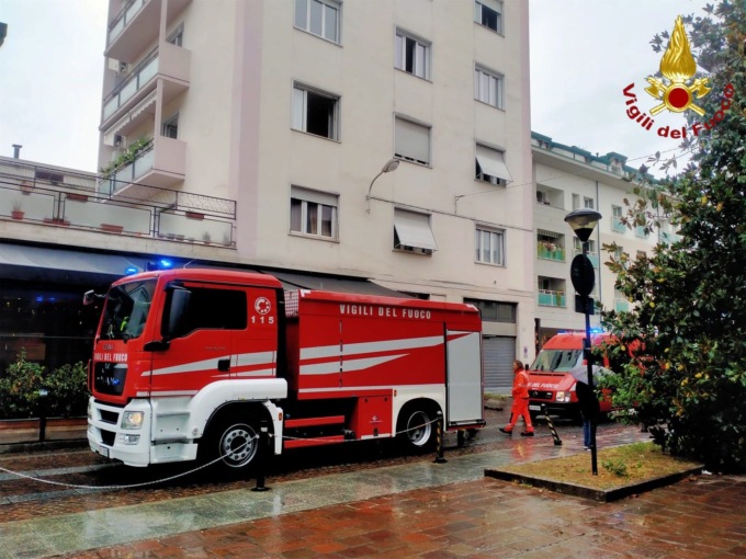 Fiamme in un ristorante: mobilitati i Vigili del fuoco