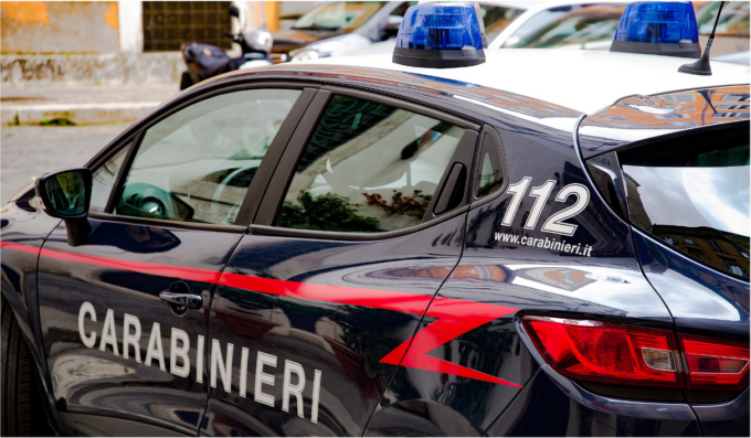 Invece che andare a scuola si appartano per consumare hashish ma li trovano i Carabinieri