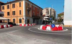 Nuova asfaltatura e senso unico in via XXV Aprile per completare i lavori