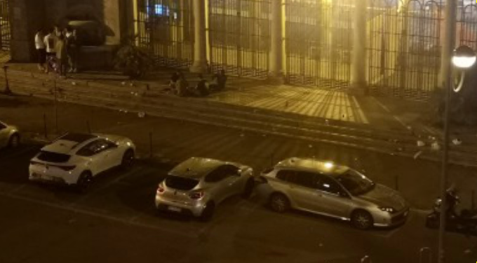 Piazza Garibaldi in ostaggio