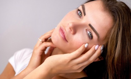 Skincare notturna: i benefici di una crema notte