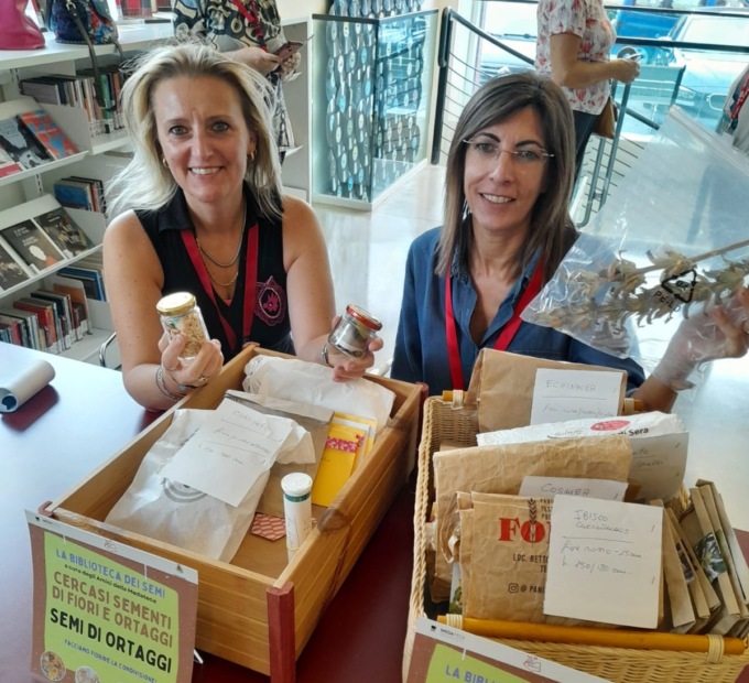 Non solo libri, in biblioteca si condividono anche i semi