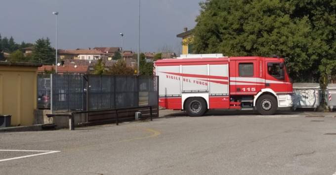 Idrante rotto, scuola presidiata dai Vigili del fuoco