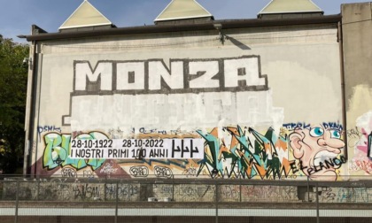 Compare scritta fascista, Lab Monza insorge