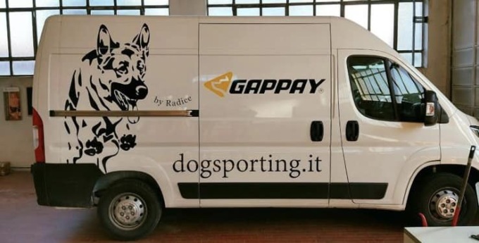 Rubano il furgone e fanno un colpo in ditta, rubata merce per 80mila euro