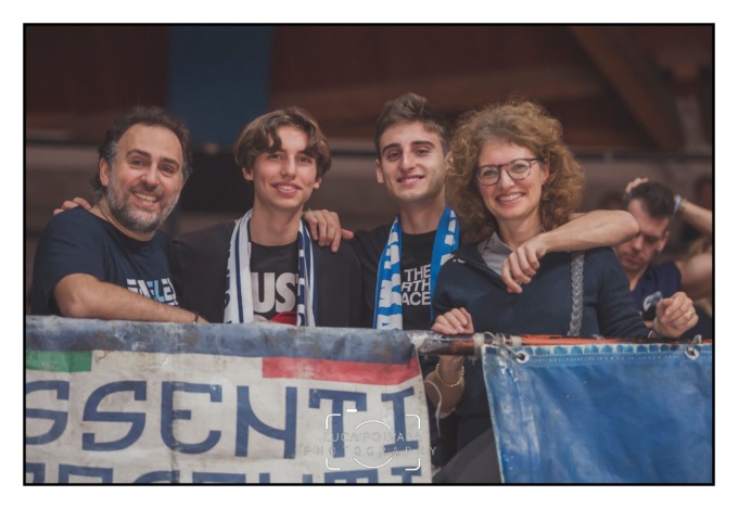 Sconfigge la leucemia e torna al palazzetto con gli amici ultras