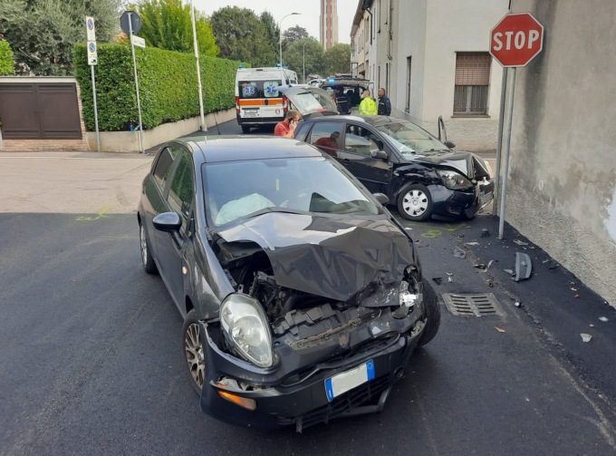 Violento scontro all’incrocio di Santa Valeria