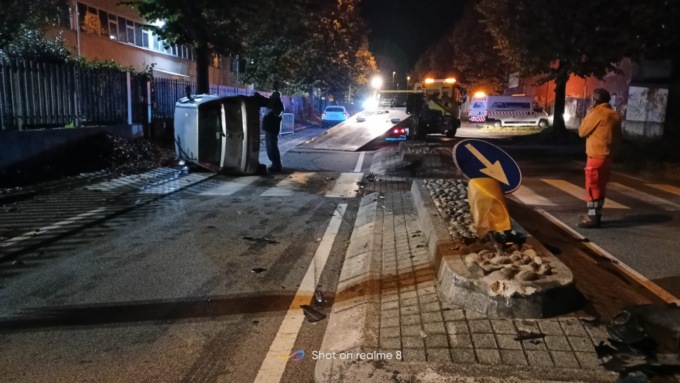 Ubriaco si ribalta con l’auto e finisce in ospedale