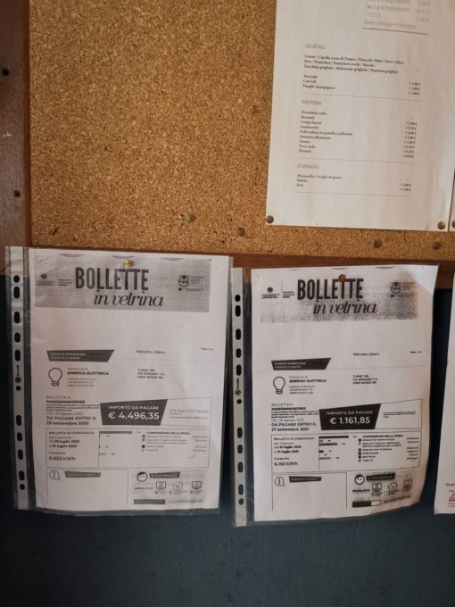 I ristoranti espongono le bollette in vetrina: elettricità  più che triplicata