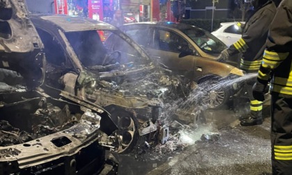 A Seregno due auto bruciate all'alba