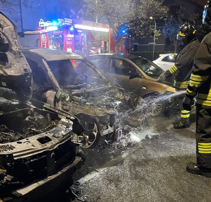 A Seregno due auto bruciate all’alba