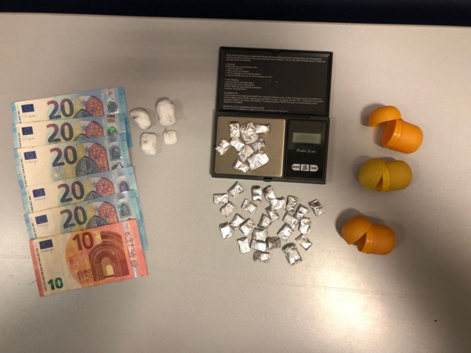 Droga e contanti addosso, arrestato un 39enne albanese