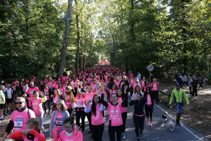 Un fiume rosa invade il Parco di Monza: boom di presenze alla StraWoman