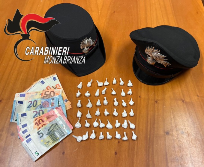 Spacciatore preso con 44 dosi di cocaina