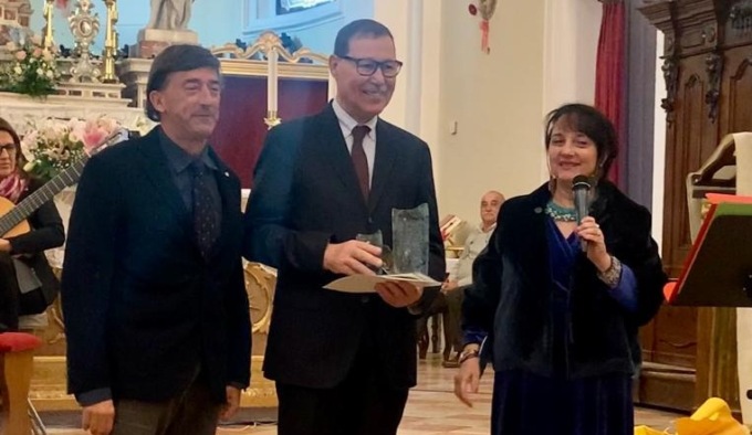 L’ex sindaco di Varedo vince un premio di poesia