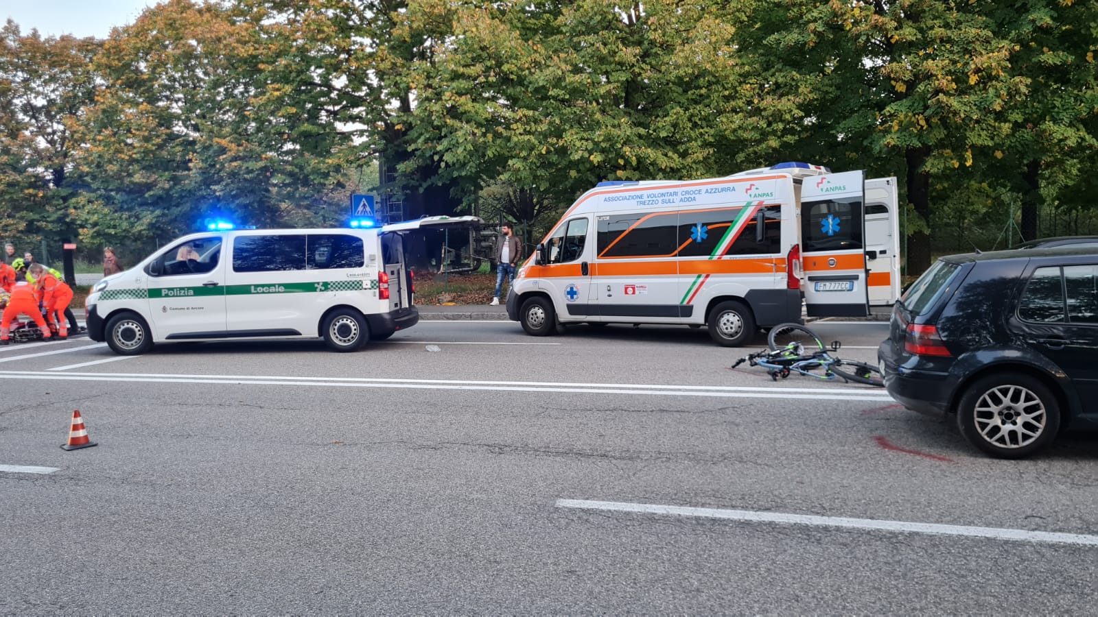 Arcore incidente via De Gasperi auto contro bici
